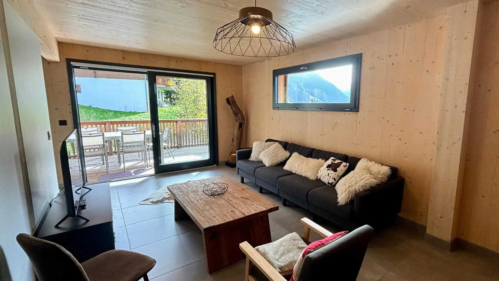 Chalet Des Freinets : Proche Centre De Chatel Et Au Calme